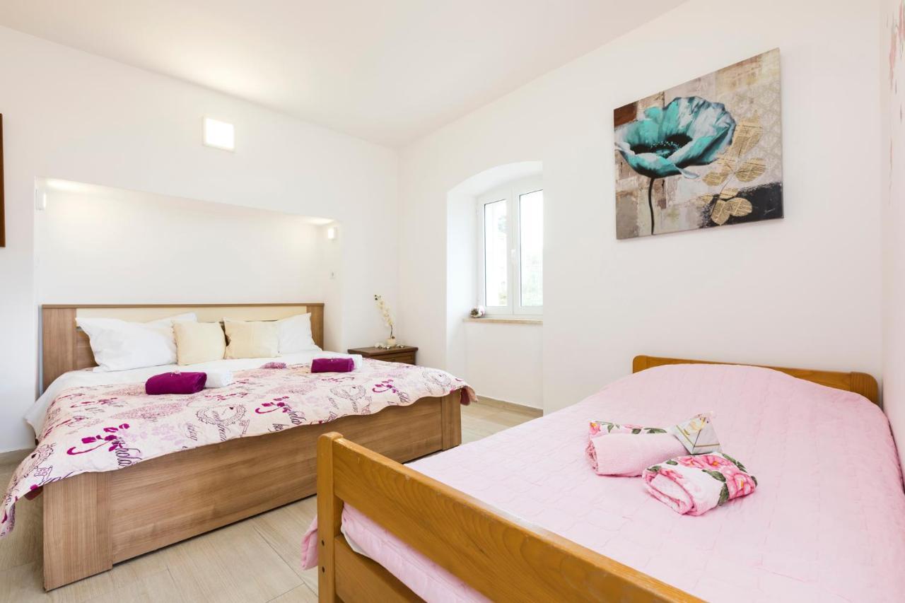 Apartmani I Soba Roberto I Mirjana Valun Dış mekan fotoğraf