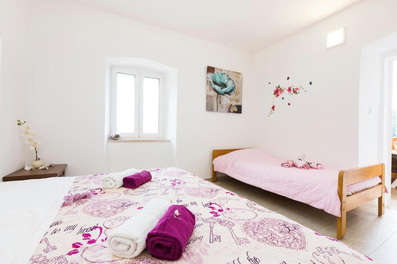 Apartmani I Soba Roberto I Mirjana Valun Dış mekan fotoğraf